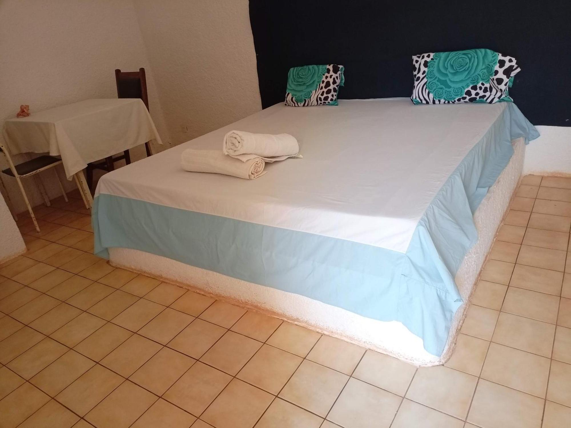 Chez Paolo Hotel Toubab Dialaw Ngoại thất bức ảnh