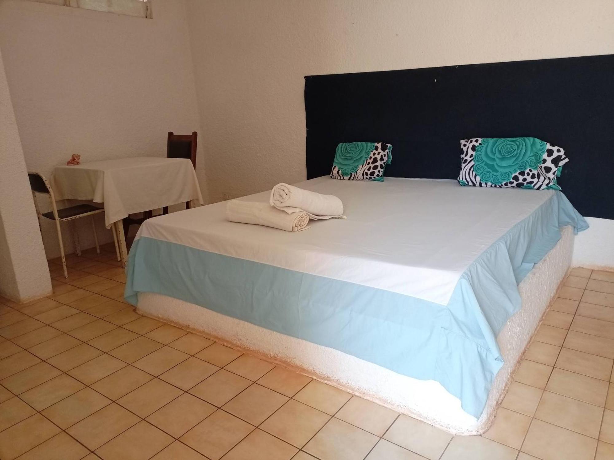 Chez Paolo Hotel Toubab Dialaw Ngoại thất bức ảnh